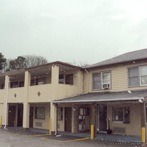 Midtown Motel Ньюпорт-Ньюс Екстер'єр фото